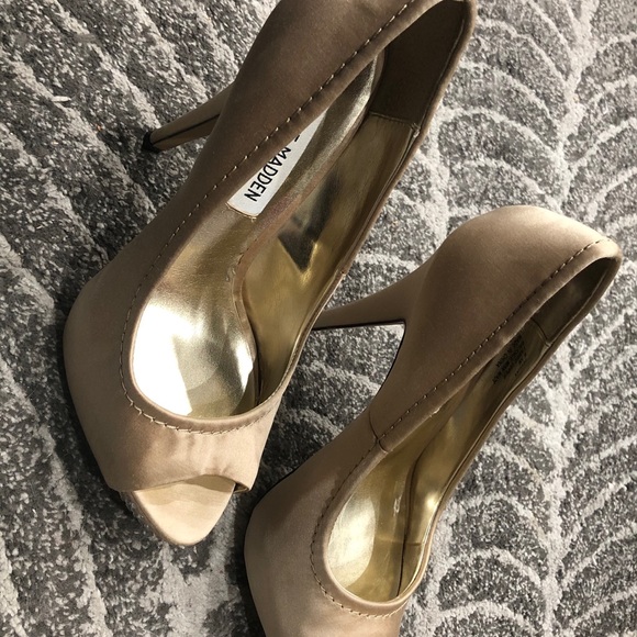 Steve Madden Feelixx Champagne Satin Size 6 1/2 - Picture 6 of 11